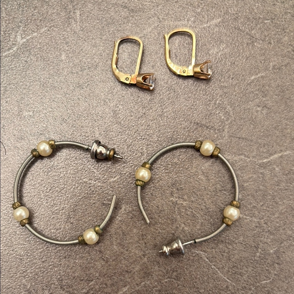 2 sets of pierced earrings